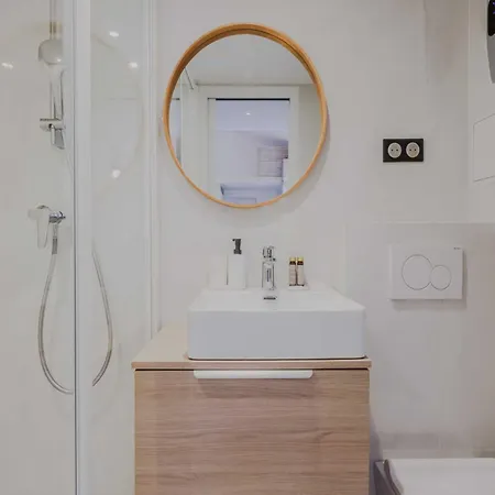 Beautiful - 2p - Invalides Bon Marche Paříž